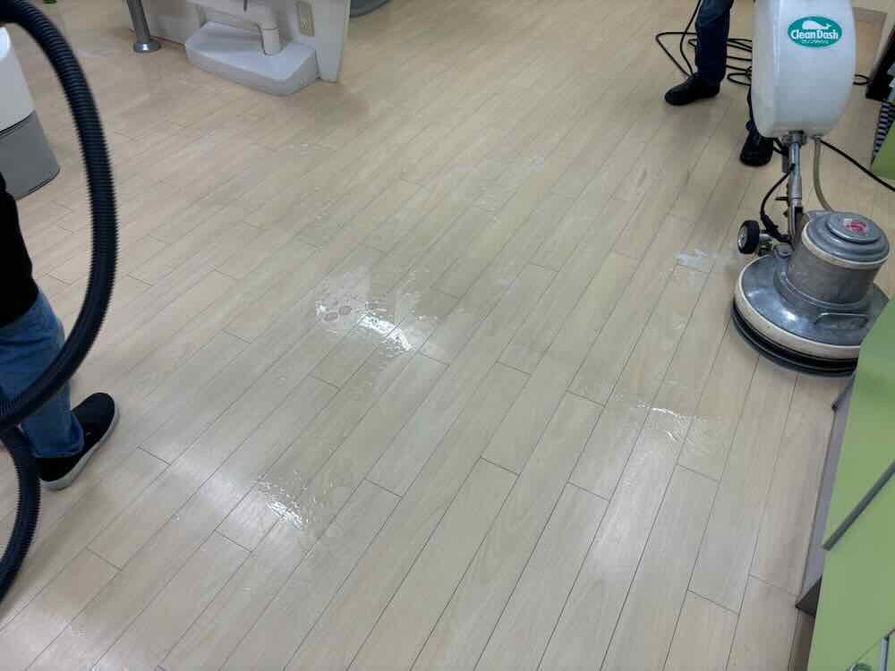 クリニックのポリッシャー作業